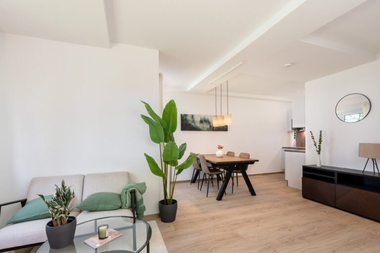 Rheinpark Residenz Unkel – moderne, barrierefreie Seniorenwohnungen am Rhein mit Service- und Gemeinschaftsangeboten.