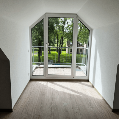 Gemütliche Dachgeschosswohnung mit Dachschrägen und Blick über die Parkanlage